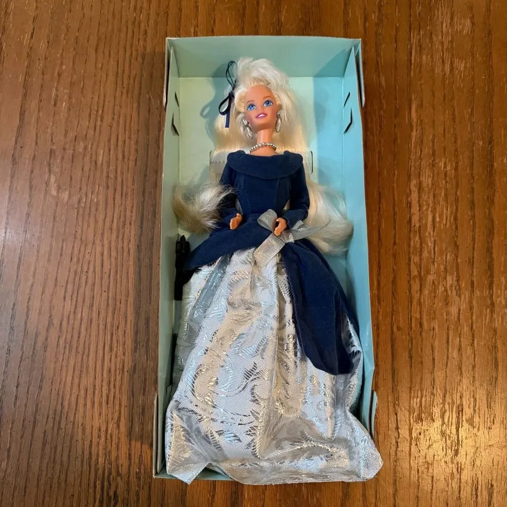 1995 Avon Winter Velvet Barbie Special Edition First In Series Mattel 15571 NRFB
